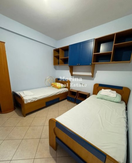 Tirane, jepet me qera apartament 2+1 Kati 4, 105 m² 700 € (Rruga Petro Korcari)