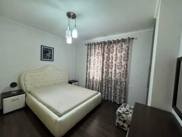Tirane, jepet me qera apartament 1+1 Kati 1, 600 €