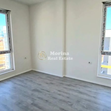 Tirane, jepet me qera apartament 3+1 Kati 7, 110 m² 600 € (Univers City)