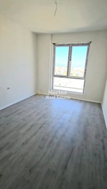 Tirane, jepet me qera apartament 3+1 Kati 7, 110 m² 600 € (Univers City)