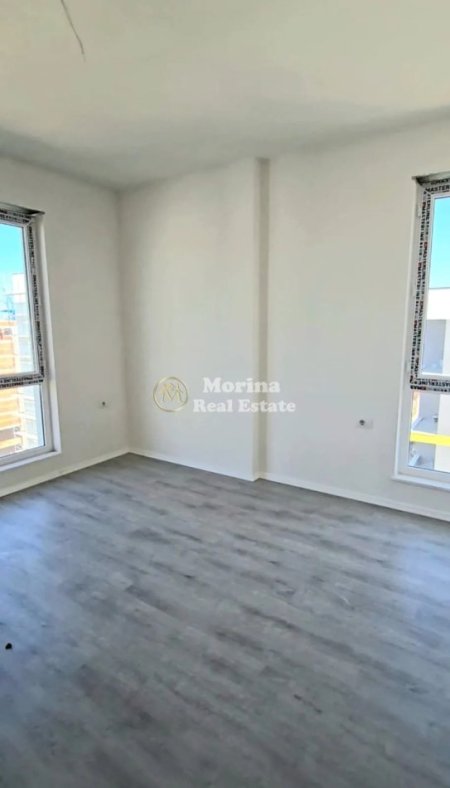 Tirane, jepet me qera apartament 3+1 Kati 7, 110 m² 600 € (Univers City)