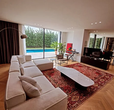 Tirane, shitet Vile 3+1 , 550 m² (Mjull Bathore)