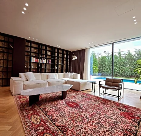 Tirane, shitet Vile 3+1 , 550 m² (Mjull Bathore)