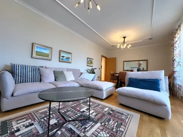 Tirane, shitet apartament 3+1 , 165 m² 239.000 € (5 Maji)