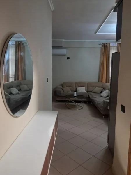 Tirane, jepet me qera apartament 2+1+Ballkon Kati 2, 85 m² 700 € (Rruga Bill Klinton)