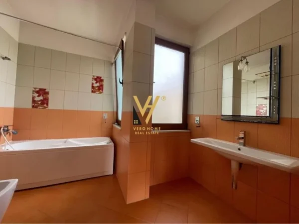 Tirane, jepet me qera Vile 3 Katshe Kati 0, 254 m² 1.300 € (KODRA E PRIFTIT)