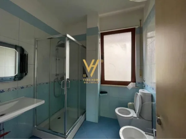 Tirane, jepet me qera Vile 3 Katshe Kati 0, 254 m² 1.300 € (KODRA E PRIFTIT)