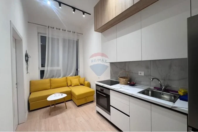 Tirane, jepet me qera apartament 1+1 Kati 1, 48 m² 500 € (Kompleksi Kontakt)
