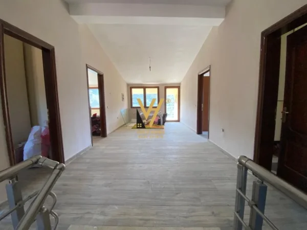 Tirane, shitet Vile 2 Katshe Kati 0, 1.198 m² 400.000 € (MARIKAJ)