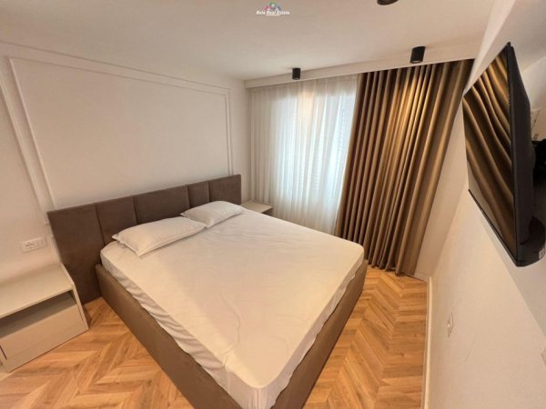 Tirane, jepet me qera Vile 2+1+Ballkon Kati 1, 70 m² 700 € (kompleksi grand)