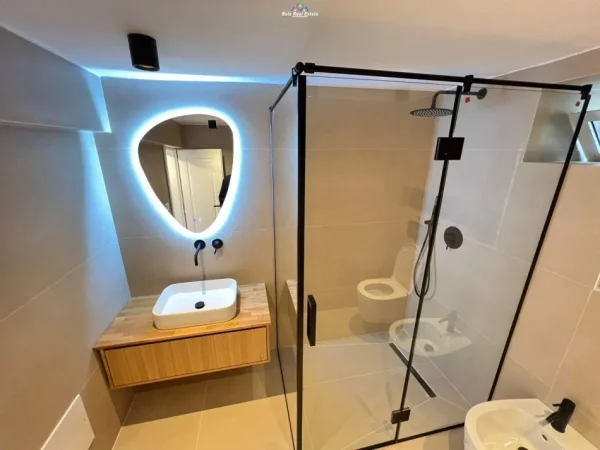 Tirane, jepet me qera Vile 2+1+Ballkon Kati 1, 70 m² 700 € (kompleksi grand)