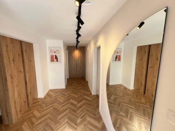 Tirane, jepet me qera Vile 2+1+Ballkon Kati 1, 70 m² 700 € (kompleksi grand)