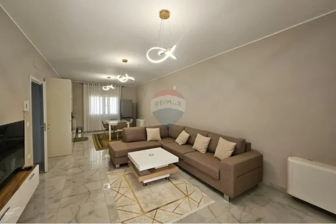 Tirane, jepet me qera apartament 2+1+Ballkon Kati 1, 180 m² 680 € (Rruga e Elbasanit)