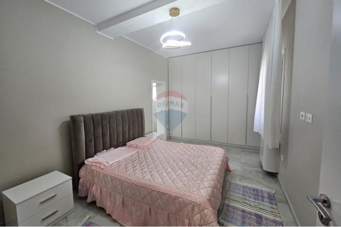Tirane, jepet me qera apartament 2+1+Ballkon Kati 1, 180 m² 680 € (Rruga e Elbasanit)