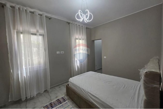 Tirane, jepet me qera apartament 2+1+Ballkon Kati 1, 180 m² 680 € (Rruga e Elbasanit)