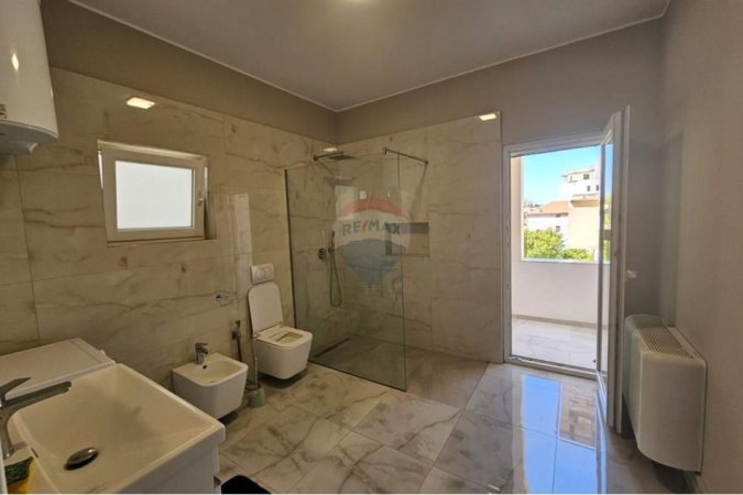 Tirane, jepet me qera apartament 2+1+Ballkon Kati 1, 180 m² 680 € (Rruga e Elbasanit)