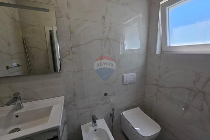 Tirane, jepet me qera apartament 2+1+Ballkon Kati 1, 180 m² 680 € (Rruga e Elbasanit)