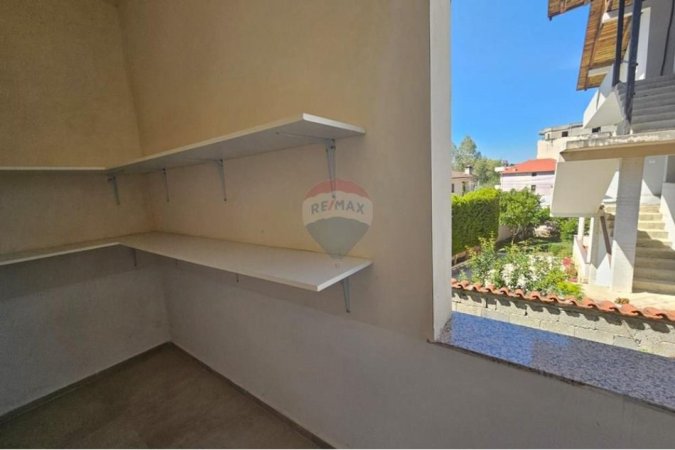 Tirane, jepet me qera apartament 2+1+Ballkon Kati 1, 180 m² 680 € (Rruga e Elbasanit)