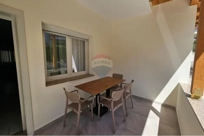 Tirane, jepet me qera apartament 2+1+Ballkon Kati 1, 180 m² 680 € (Rruga e Elbasanit)