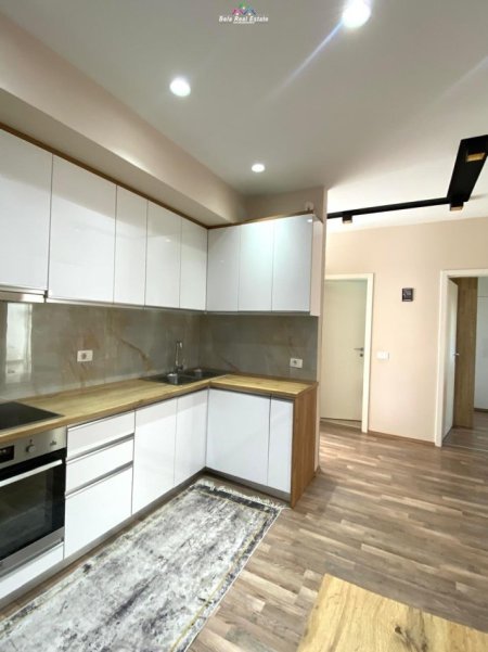 Tirane, jepet me qera apartament 2+1+Ballkon Kati 3, 90 m² 550 € (pasho hysa)