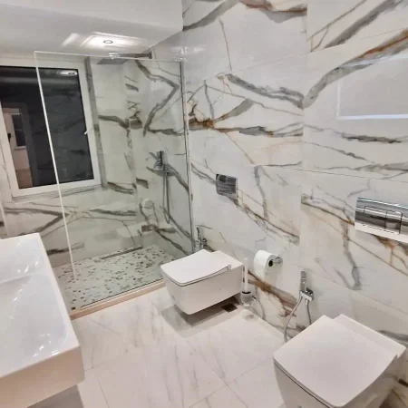 Tirane, jepet me qera ambjent biznesi Kati 3, 120 m² 900 € (Kafe Flora, Rruga e Durresit)