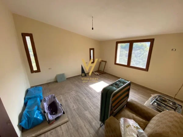 Tirane, jepet me qera Vile 2 Katshe Kati 0, 1.198 m² 1.000 € (MARIKAJ)