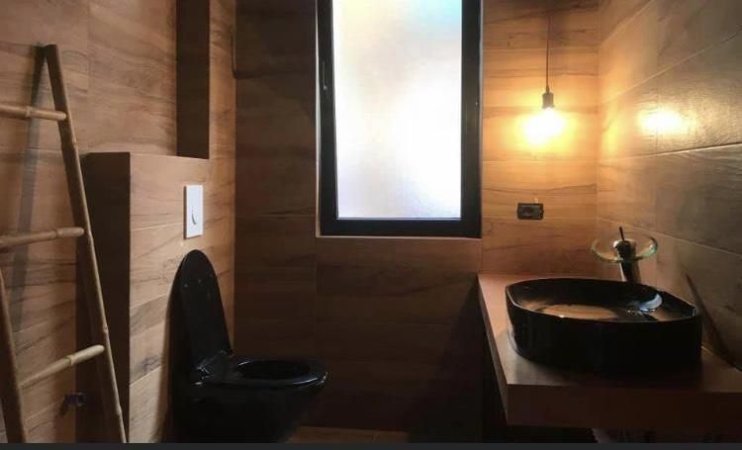 Tirane, jepet me qera zyre Kati 1, 110 m² 950 € (RRUGA E DURRESIT)