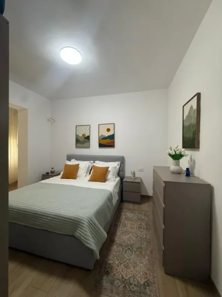 Tirane, jepet me qera apartament 2+1 Kati 2, 90 m² (Rruga e Durresit, Qender)