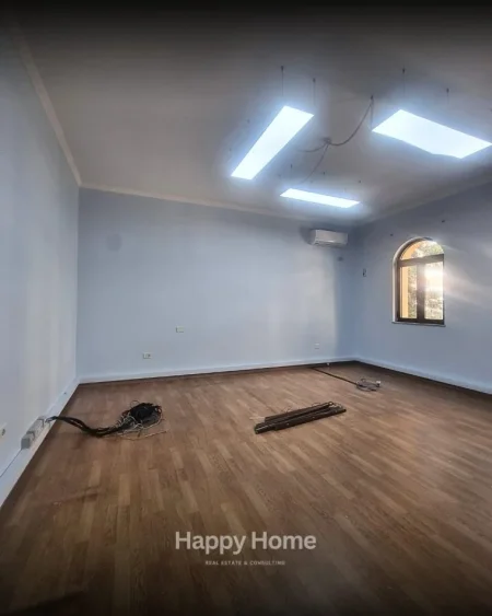 Tirane, jepet me qera ambjent biznesi Kati 2, 300 m² 2.800 € (rruga e kosovareve)