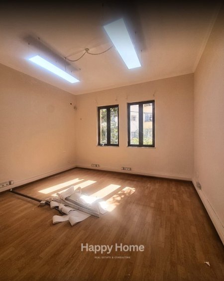 Tirane, jepet me qera ambjent biznesi Kati 2, 300 m² 2.800 € (rruga e kosovareve)