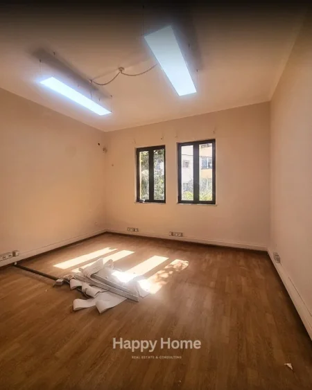 Tirane, jepet me qera ambjent biznesi Kati 2, 300 m² 2.800 € (rruga e kosovareve)