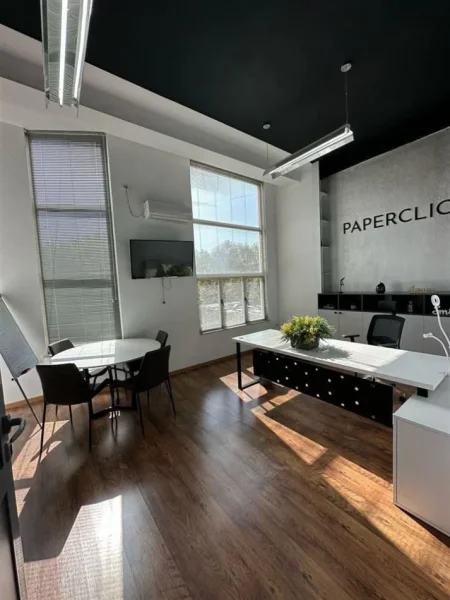 Tirane, jepet me qera zyre Kati 1, 180 m² 4.000 € (BLLOK)