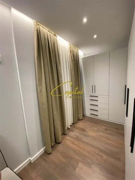 Tirane, jepet me qera apartament 2+1 Kati 5, 108 m² 800 € (LIQENI I THATE)