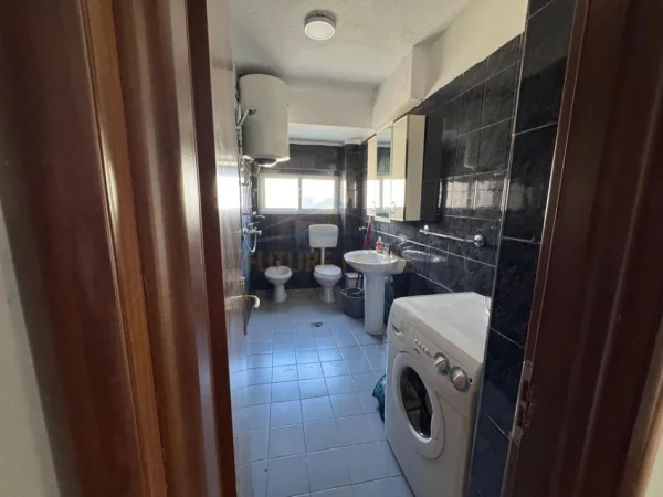 Tirane, shitet apartament 2+1 Kati 2, 70 m² 135.000 € (Oxhaku)