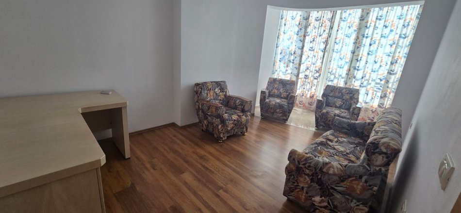 Tirane, jepet me qera apartament 3+1 Kati 2, 100 m² 700 € (FROSINA PLAKU)