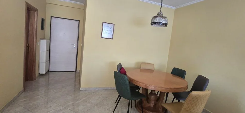 Tirane, jepet me qera apartament 3+1 Kati 2, 100 m² 700 € (FROSINA PLAKU)