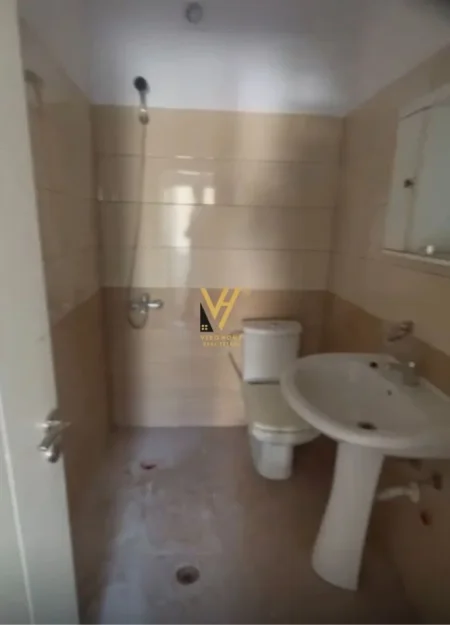 Tirane, jepet me qera Vile 1 Katshe Kati 0, 220 m² 160.000 € (ALLIAS)