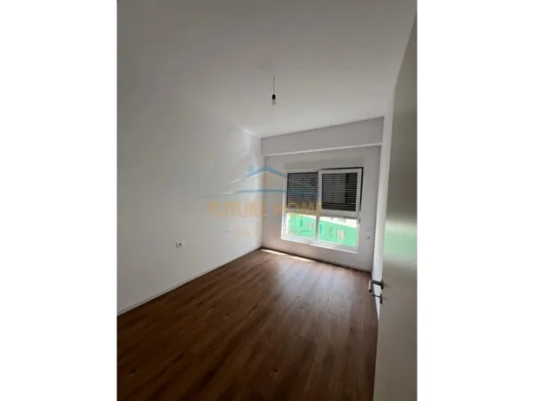 Tirane, shitet apartament 1+1+Ballkon Kati 5, 65 m² 109.500 € (Ali Demi)