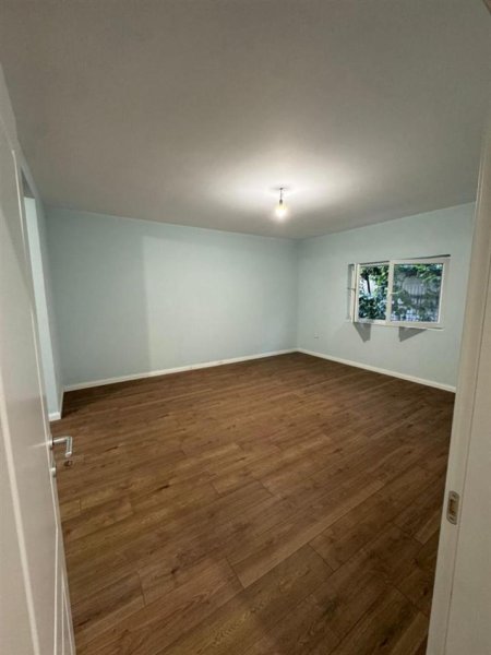 Tirane, jepet me qera Vile 3 Katshe , 214 m² 1.500 € (KOMBINAT)