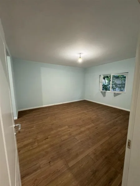 Tirane, jepet me qera Vile 3 Katshe , 214 m² 1.500 € (KOMBINAT)