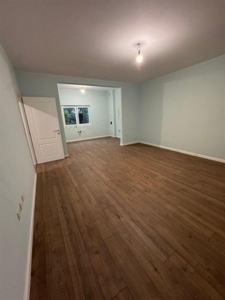 Tirane, jepet me qera Vile 3 Katshe , 214 m² 1.500 € (KOMBINAT)