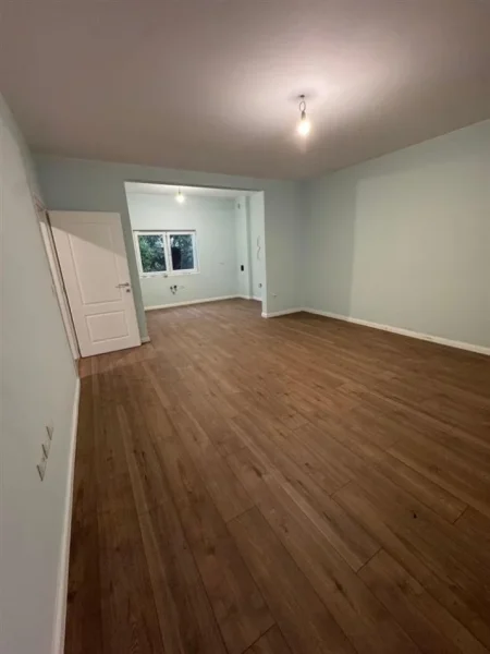 Tirane, jepet me qera Vile 3 Katshe , 214 m² 1.500 € (KOMBINAT)