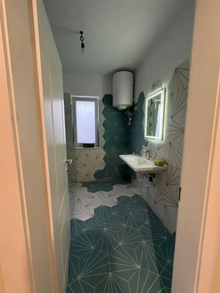 Tirane, jepet me qera Vile 3 Katshe , 214 m² 1.500 € (KOMBINAT)