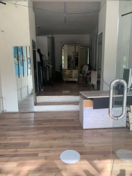 Tirane, jepet me qera dyqan Kati 0, 40 m² 600 € (bulevardi zhan dark)
