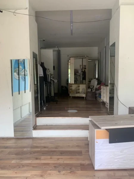 Tirane, jepet me qera dyqan Kati 0, 40 m² 600 € (bulevardi zhan dark)