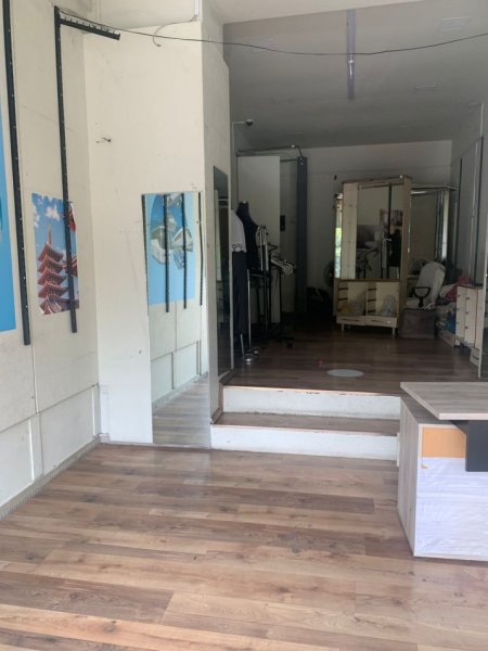 Tirane, jepet me qera dyqan Kati 0, 40 m² 600 € (bulevardi zhan dark)