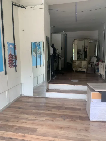 Tirane, jepet me qera dyqan Kati 0, 40 m² 600 € (bulevardi zhan dark)