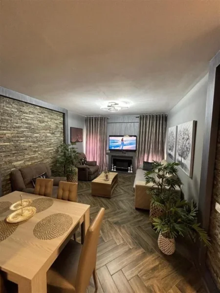 Tirane, jepet me qera apartament 2+1 Kati 4, 80 m² 700 € (21 DHJETORI)