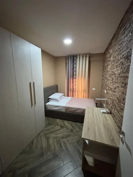 Tirane, jepet me qera apartament 2+1 Kati 4, 80 m² 700 € (21 DHJETORI)