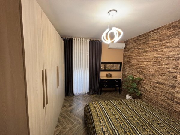 Tirane, jepet me qera apartament 2+1 Kati 4, 80 m² 700 € (rruga kavajes)